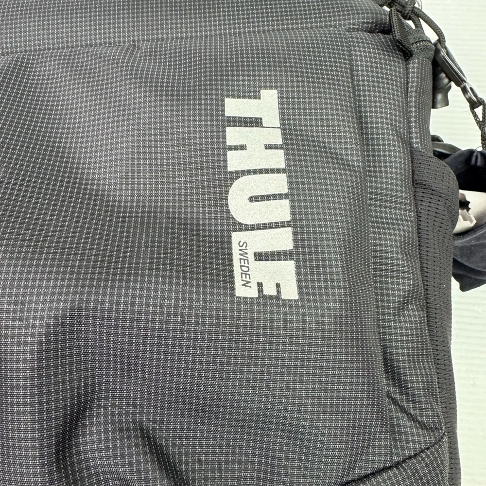 THULE Aspect Camera DSLR Shoulder Pack Travel Bag Padded - Black NO DIVIDERS